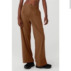 Alo Yoga High-Waist Pursuit Trouser in Cinnamon Brown